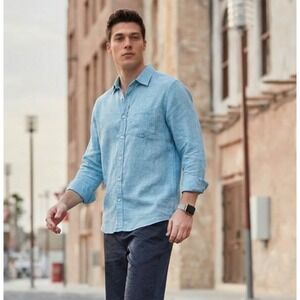 Banana Republic Men's 100% Linen Classic Fit Light Blue Button Down Shirt Large